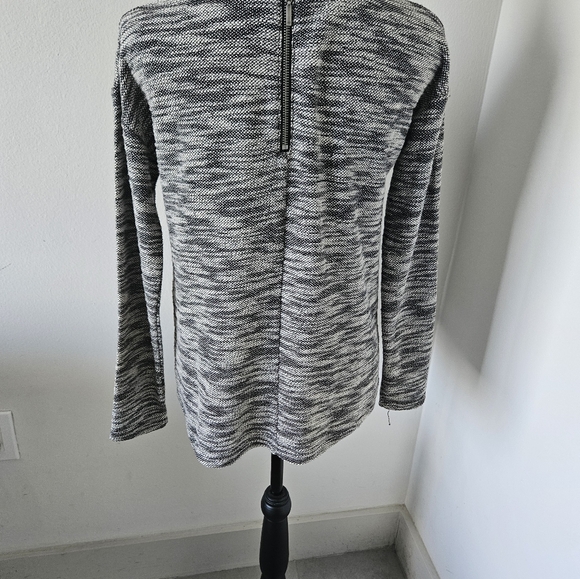 🇨🇵 camaieu sweater lightweight  polyester gray size small 🇨🇵 - Picture 5 of 7